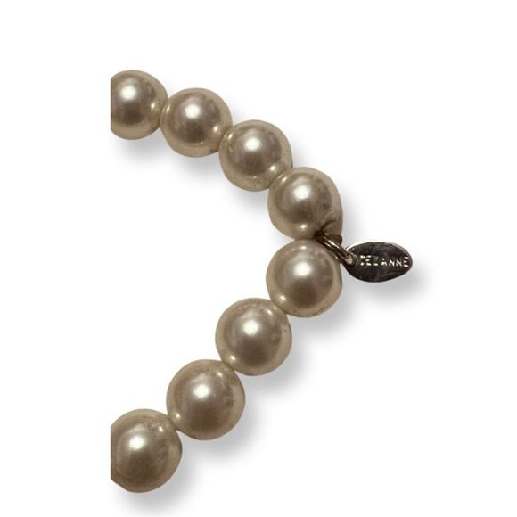 🤯5/$20🤯 Cezanne Pearl Stretch Bracelet - Picture 3 of 3